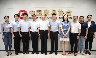 徐祥楠理事长会见宿迁市泗阳县委常委徐大伟一行(图3)