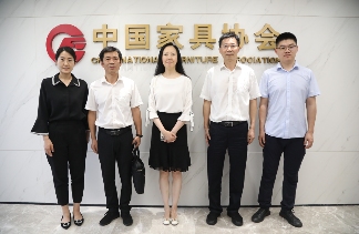 屠祺副理事长兼秘书长会见瑞昌市人大常委会主任、木业家居产业链链长梁少清一行(图3)