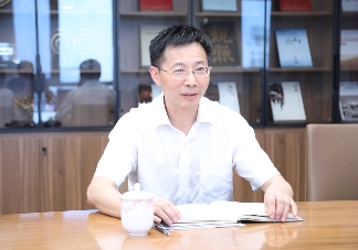 屠祺副理事长兼秘书长会见瑞昌市人大常委会主任、木业家居产业链链长梁少清一行(图2)