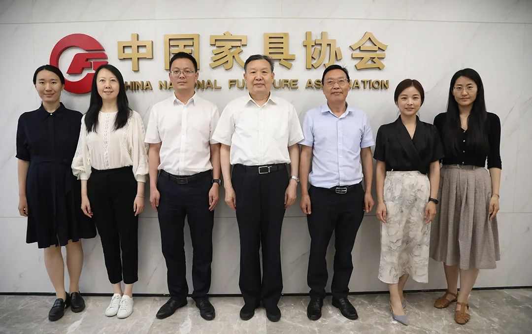 徐祥楠理事长会见浙江省安吉县经信局局长傅海飞一行(图3)