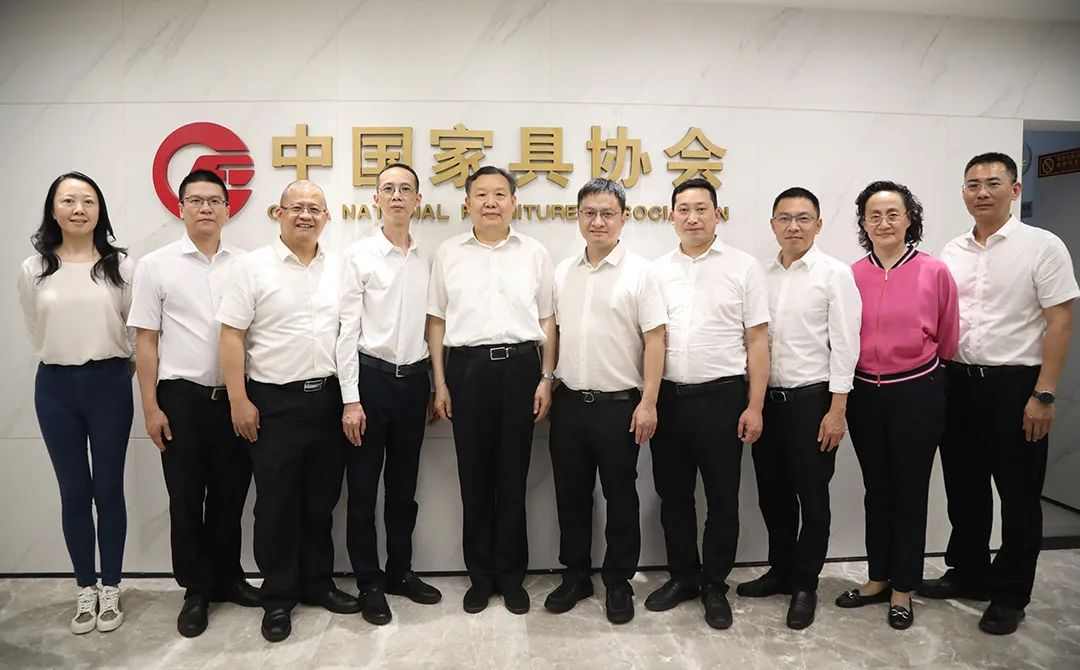 徐祥楠理事长会见厚街镇镇长陈尚荣一行(图1)