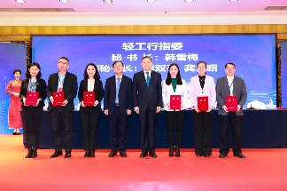 全国轻工、食品产业职业教育教学指导委员会（2021-2025）成立大会 家具设计与制造专业委员会工作会议在成都顺利召开(图5)