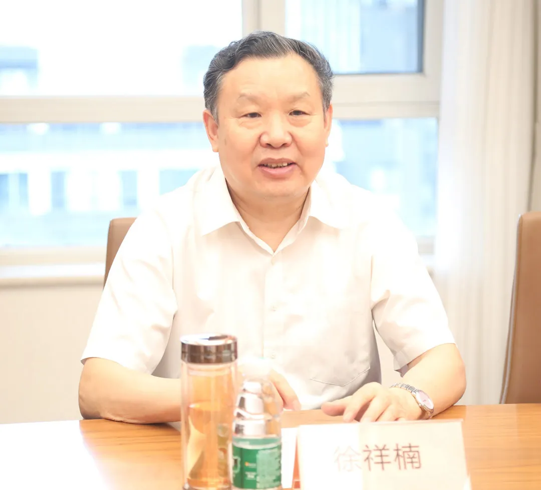 徐祥楠理事长会见贵港市覃塘区委书记韦安宁一行(图2)