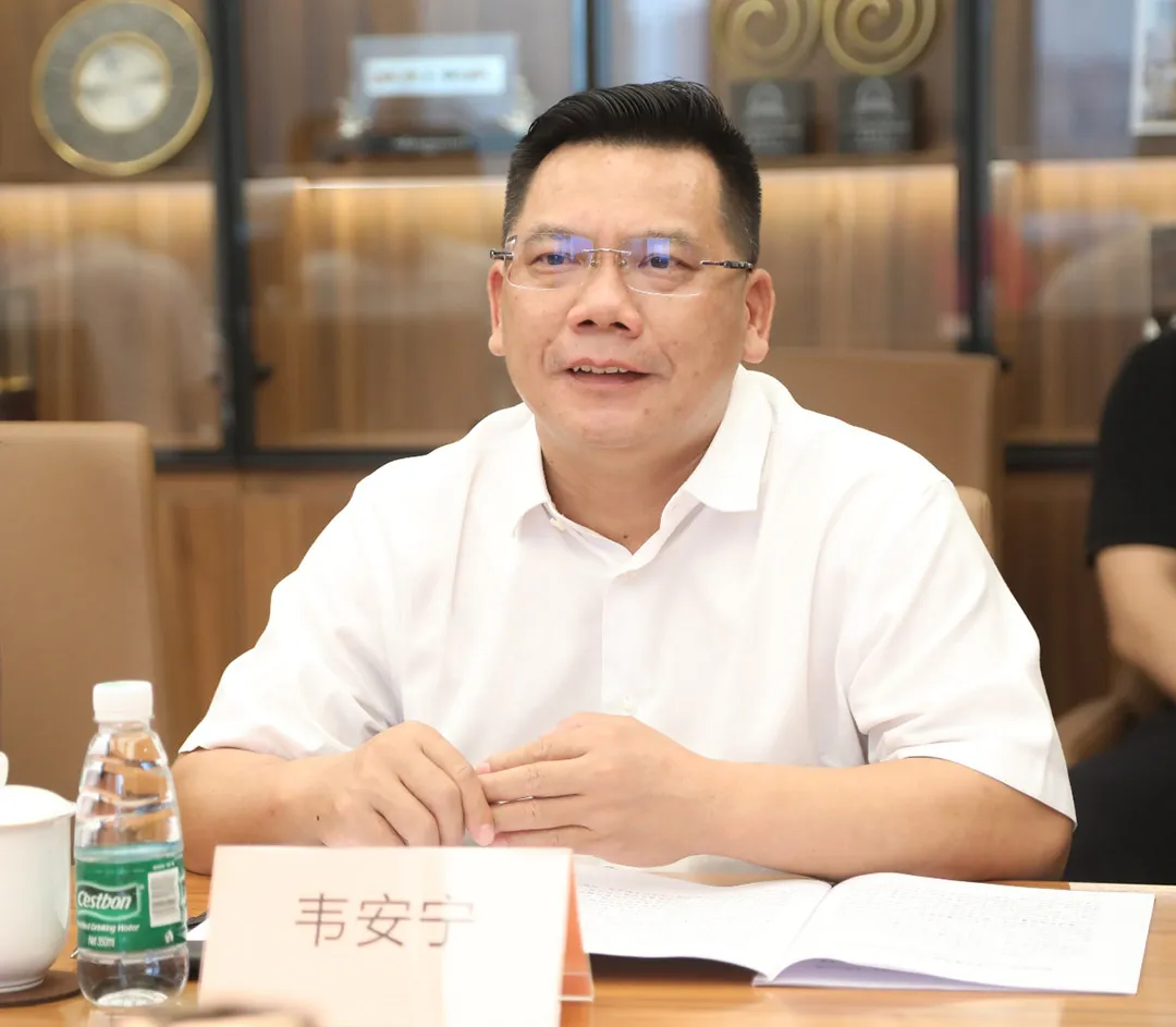 徐祥楠理事长会见贵港市覃塘区委书记韦安宁一行(图4)