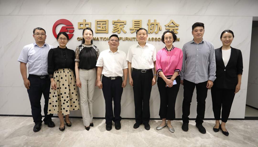 徐祥楠理事长会见贵港市覃塘区委书记韦安宁一行(图5)