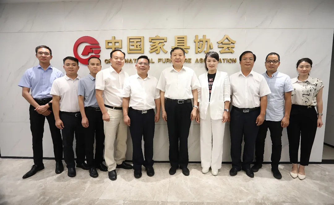 徐祥楠理事长会见贵港市覃塘区委书记韦安宁一行(图7)