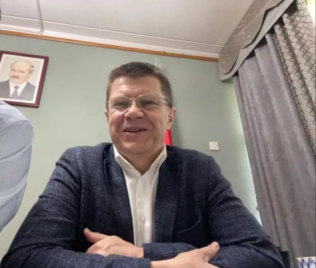 中国家具协会理事长徐祥楠应邀会见白俄罗斯驻华特命全权大使尤里·先科(图1)