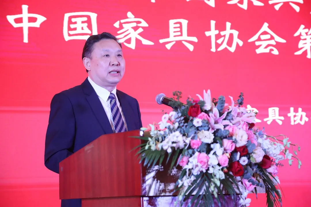 中国家具协会理事长徐祥楠在中国家具产业集群大会暨中国家具协会第七届二次理事会上的报告(图1)