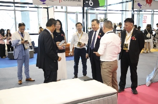 第三十届中国国际家具展览会、2025摩登上海设计周暨摩登上海时尚家居展盛大启幕(图13) 第三十届中国国际家具展览会、2025摩登上海设计周暨摩登上海时尚家居展盛大启幕(图13)