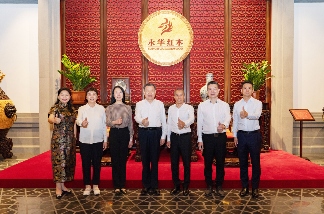 徐祥楠理事长一行调研永华红木，共绘产业新蓝图(图1)