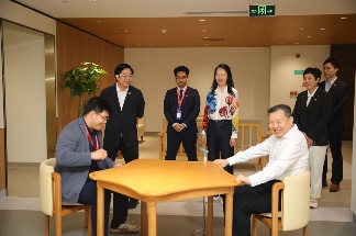 徐祥楠理事长一行调研百利集团，交流办公生活新趋势(图2)