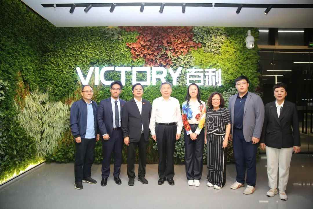 徐祥楠理事长一行调研百利集团，交流办公生活新趋势(图1)