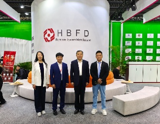 徐祥楠理事长参观第55届中国家博会（广州）办公商用及设备配料展(图17)