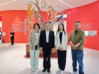 徐祥楠理事长参观第55届中国家博会（广州）办公商用及设备配料展(图18)