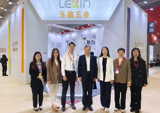 徐祥楠理事长参观第55届中国家博会（广州）办公商用及设备配料展(图21)