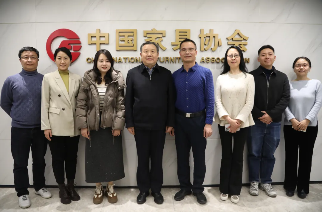 徐祥楠理事长会见广州市轻工技师学院党委书记成振洋一行(图1)