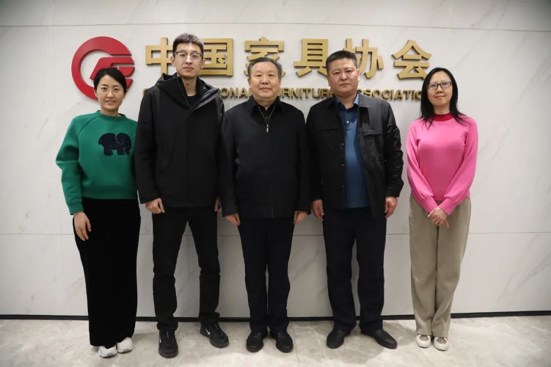 徐祥楠理事长会见香河家具产业发展促进中心主任贺金龙一行(图1)