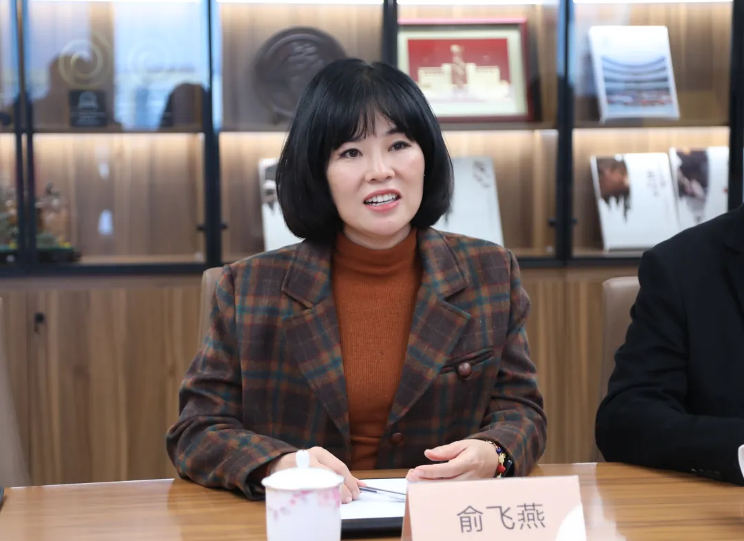 徐祥楠理事长会见龙江镇党委副书记、镇长俞飞燕一行(图3)