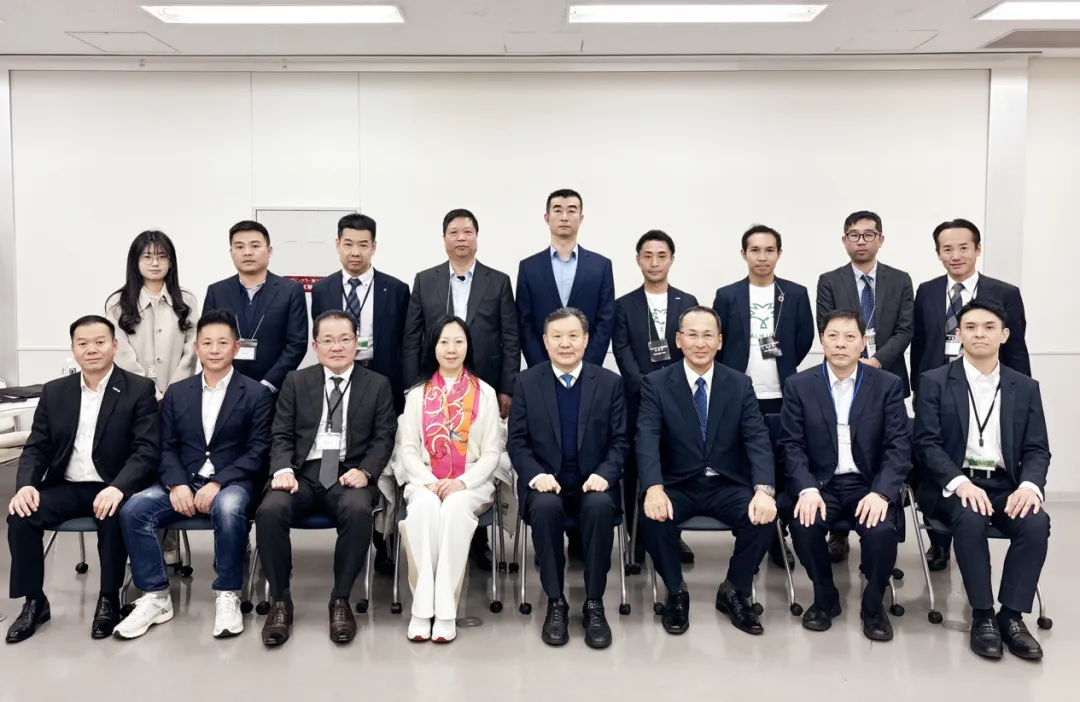 徐祥楠理事长应邀考察日本家具产业(图1)