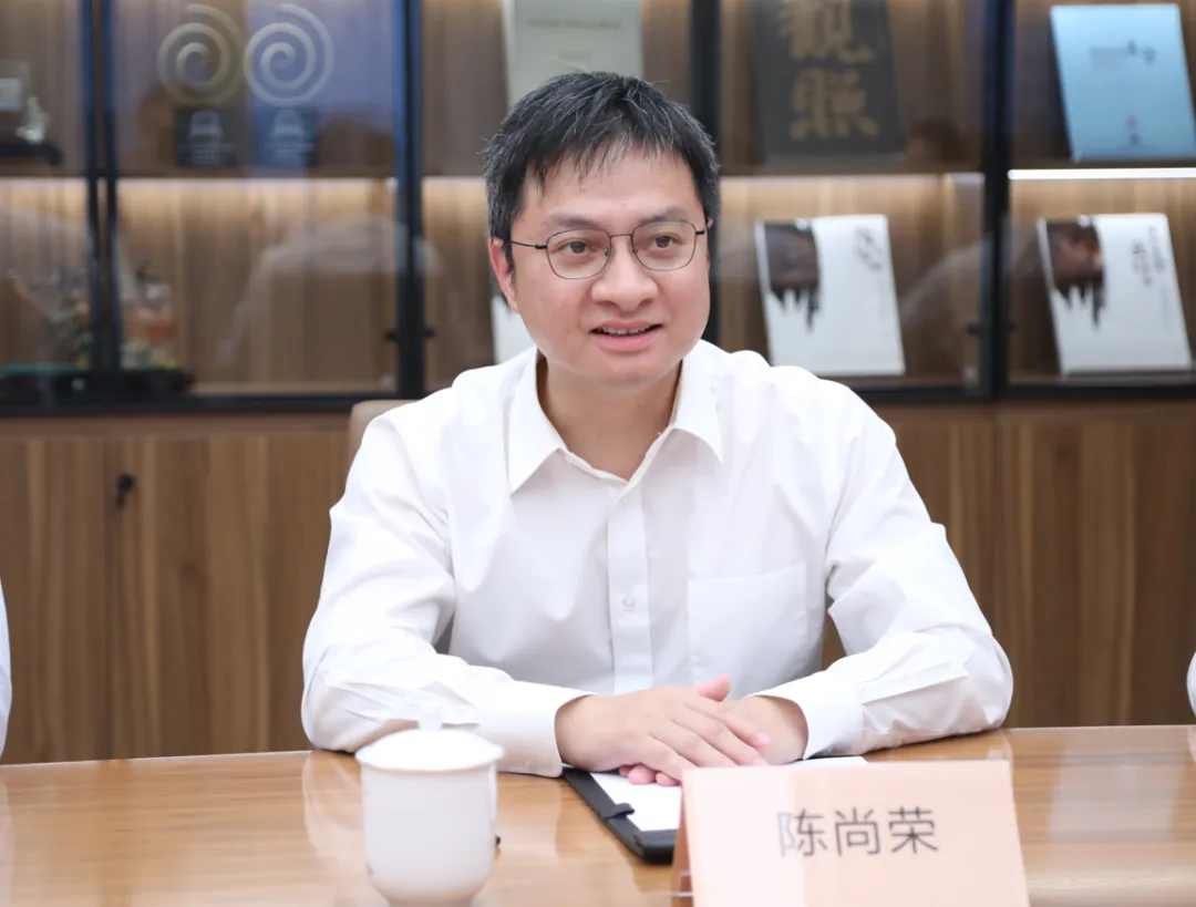 徐祥楠理事长会见厚街镇委副书记、镇长陈尚荣一行(图3)