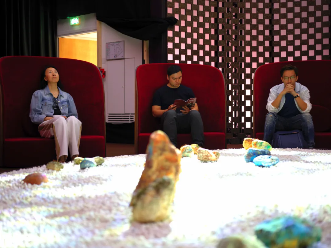 中国家具协会副理事长兼秘书长屠祺受邀参观“时间的容器”大型装置艺术展(图8)