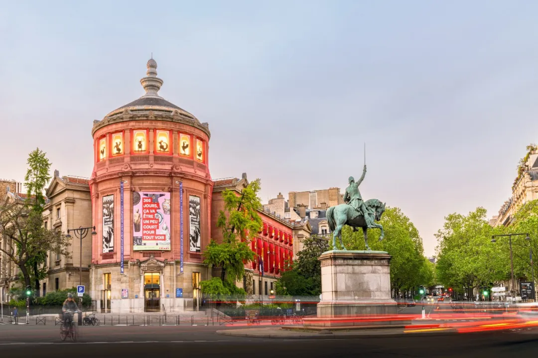 中国家具协会副理事长兼秘书长屠祺受邀参观“时间的容器”大型装置艺术展(图2)