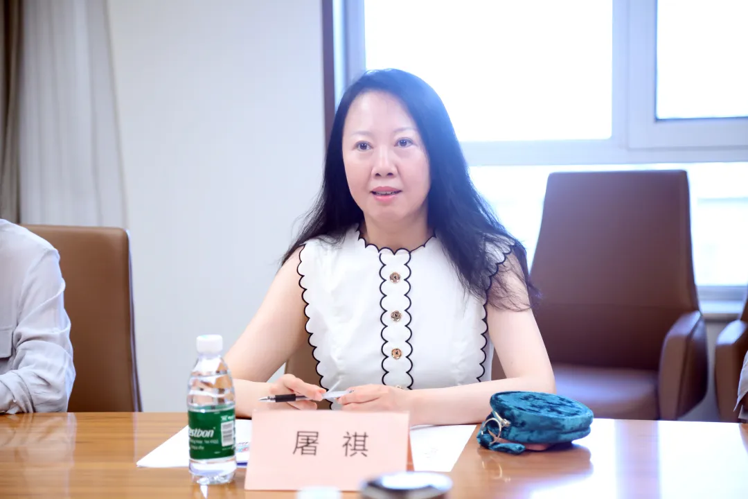 屠祺副理事长兼秘书长会见萍乡市安源区区委副书记、区长邱伟一行(图2)