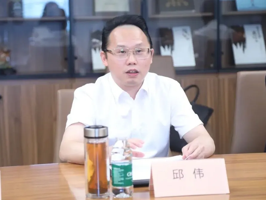 屠祺副理事长兼秘书长会见萍乡市安源区区委副书记、区长邱伟一行(图3)