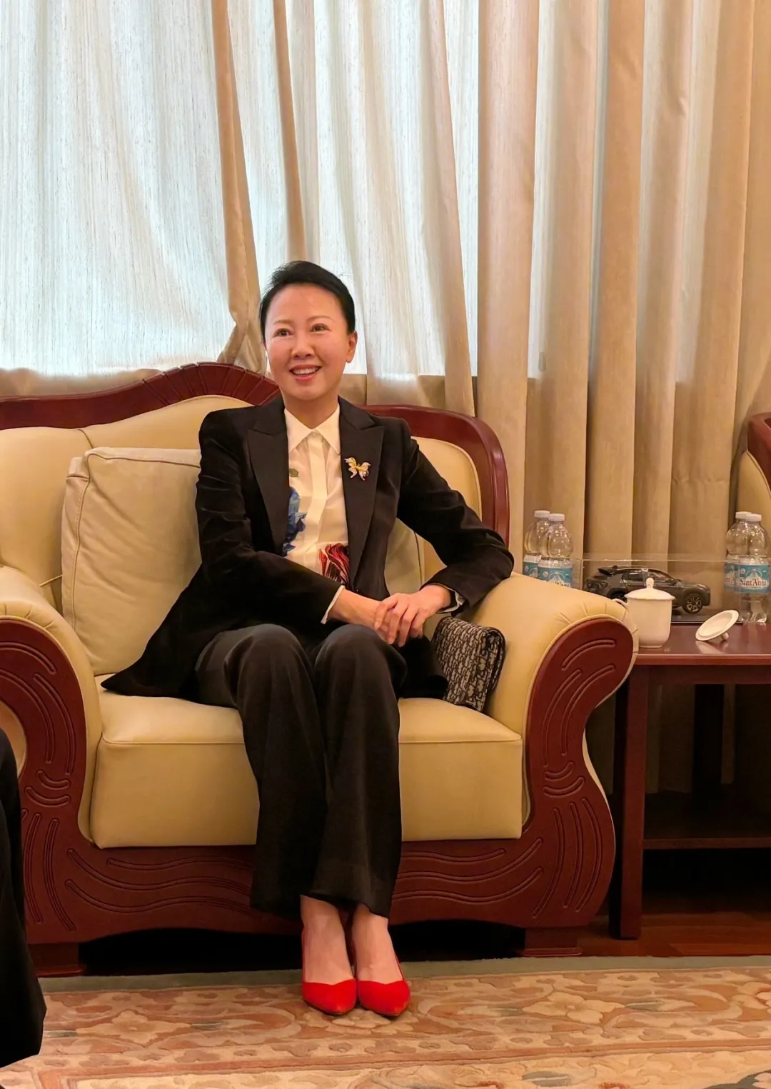 世界家具联合会主席、中国家具协会理事长徐祥楠一行拜访中华人民共和国驻米兰总领事馆(图4)