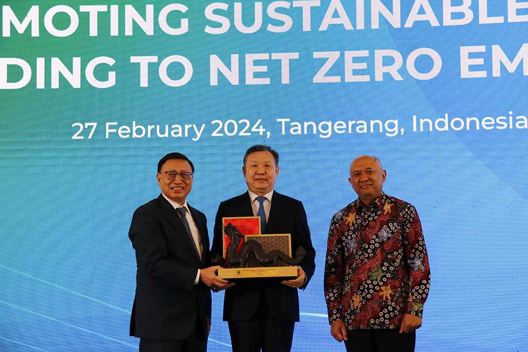 世界家具联合会主席、亚洲家具联合会会长、中国家具协会理事长徐祥楠一行考察亚洲家具产业(图2)