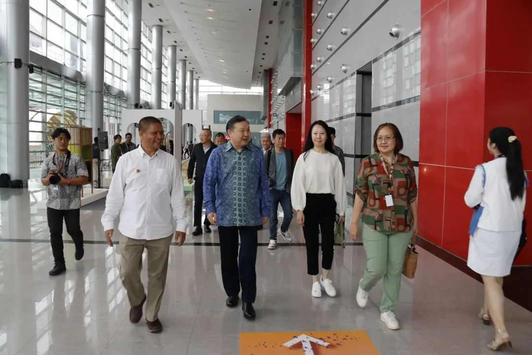 世界家具联合会主席、亚洲家具联合会会长、中国家具协会理事长徐祥楠一行考察亚洲家具产业(图12)