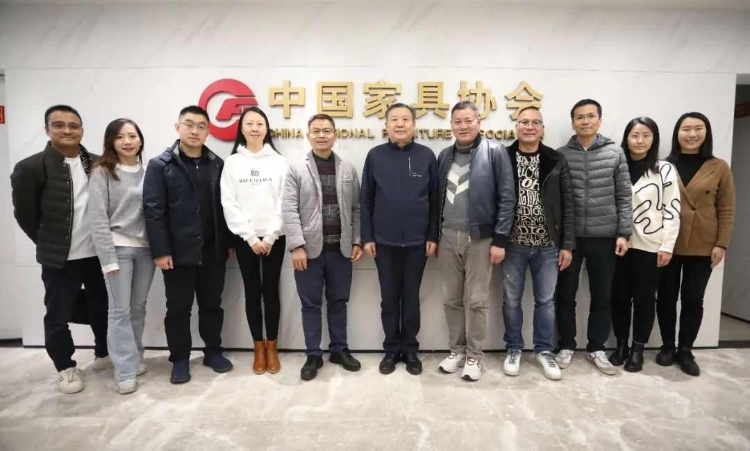 徐祥楠理事长会见龙江镇人大主席黄勇基一行(图1)