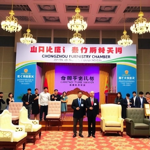 徐祥楠理事长调研崇州市家具产业并出席崇州