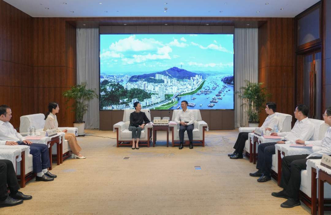 屠祺副理事长兼秘书长与梧州市委书记蒋连生座谈交流(图1)