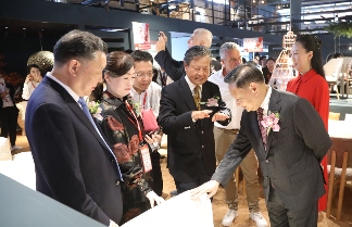 第二十八届中国国际家具展览会和2023摩登上海时尚家居展盛大开幕(图8)