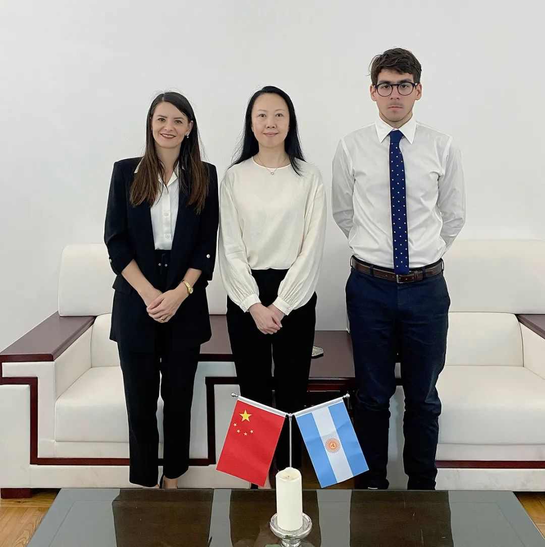 中国家具协会副理事长兼秘书长屠祺应邀拜访阿根廷驻华大使馆(图1)