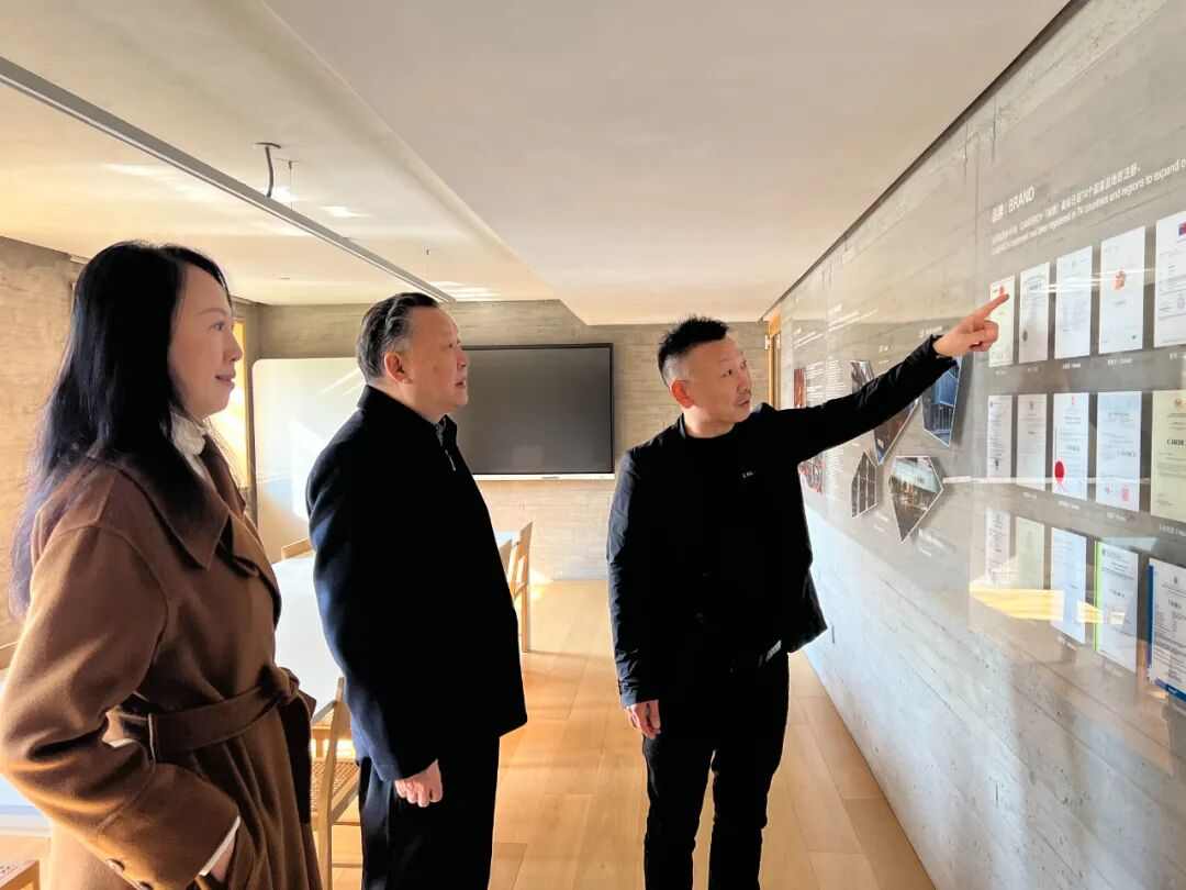 徐祥楠理事长一行调研锐驰（北京）研发园区(图5)